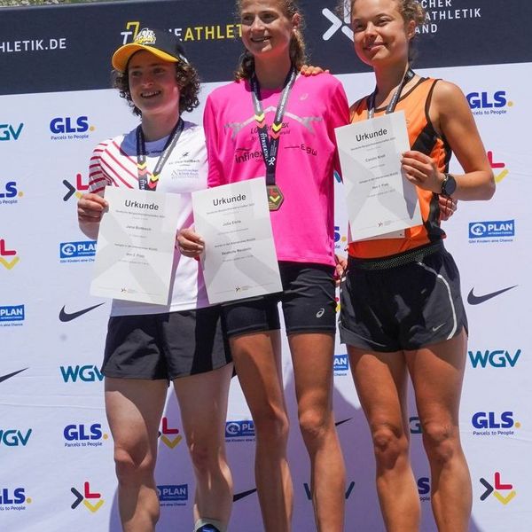 Siegerehrung der Frauen in Oberstdorf.