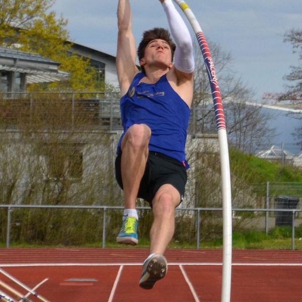 Ben Bichsel (LG Radolfzell) überquerte mit 4,70m die höchste Höhe des Tages