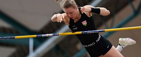Anjuli Knäsche (VfB Stuttgart) wiederholte ihre PB von 4,55 Metern